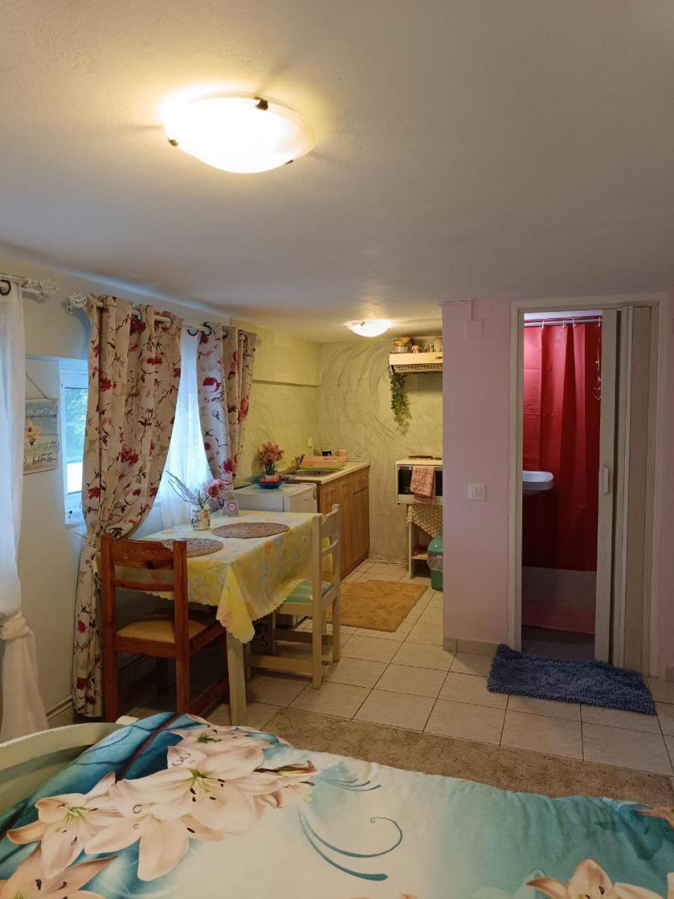 Maria Guesthouse Αλιβέρι Δωμάτιο φωτογραφία